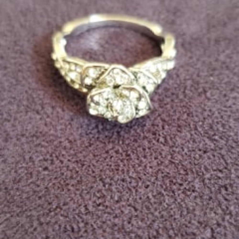 Gorgeous CZ Flower Ring- Sparkly & Stunning! Sz 9 - Picture 7 of 8